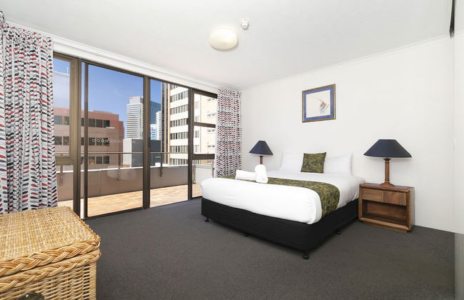 The Astor Apartments - Photo 3