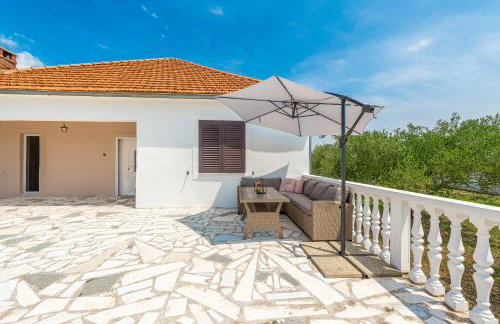 S&I Peaceful Holiday Home With Pool & Jacuzzi - Foto 46