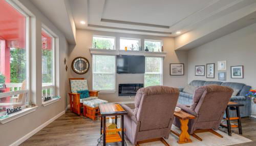 Ocean Shores Retreat with Porch and Canal Views! - Foto 4