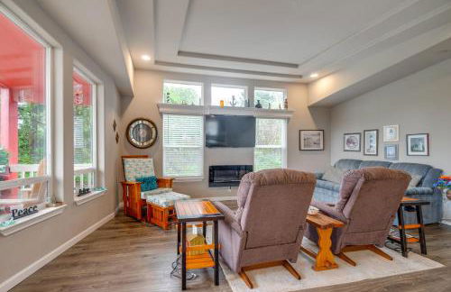 Ocean Shores Retreat with Porch and Canal Views! - Foto 4