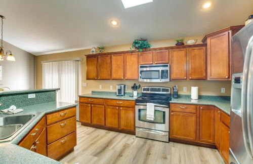 Bar, Pool Table and Yard! Spacious Union Home - Foto 6