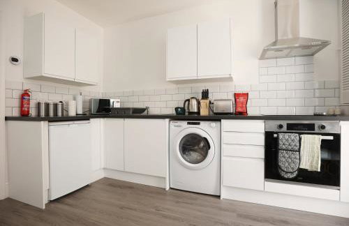 North Rd Apartment with Garden by N And N Stays Ltd, Close to vibrant Gloucester Rd with plenty of restaurants and shops near by, free on street parking - Foto 14