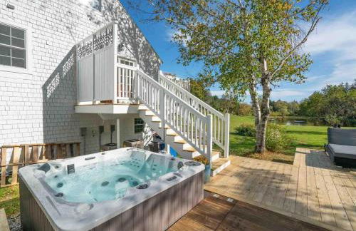 The Villa - Industrial Farmhouse with Hot Tub - Photo 7