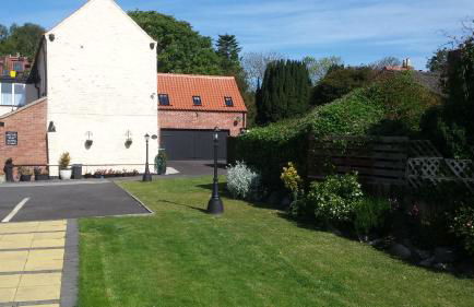 Saracens Head above the pub near Chaple st Leonards - Foto 2