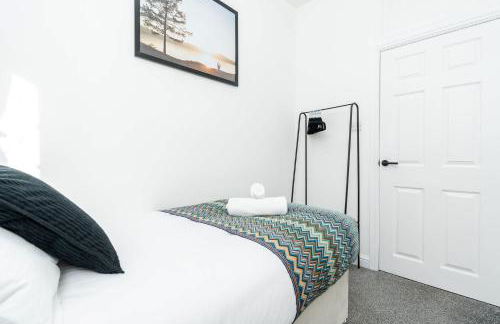 Contractor Friendly 4 Bedroom House in Hemsworth with 6 Beds and Garden - Foto 12