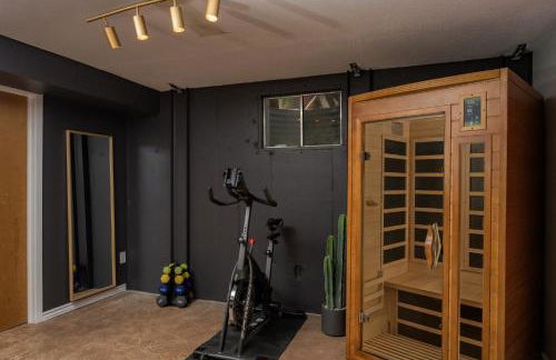 NEW Modern, Luxury Home with Hot Tub, Gym, Sauna, and 12 Minutes to Denver - Foto 9