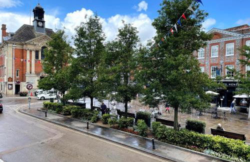 Period Henley 2 bed apt with parking for 1 car - Foto 14