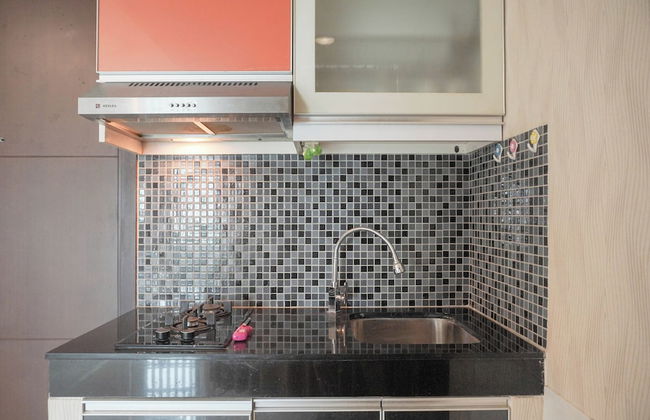 Homey And Modern Studio At Sky Terrace Apartment - Foto 7