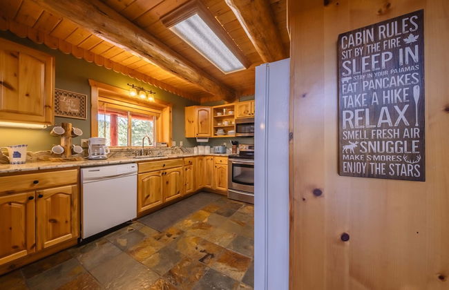 Maggies Cabin w/ Boat Rental - Photo 7