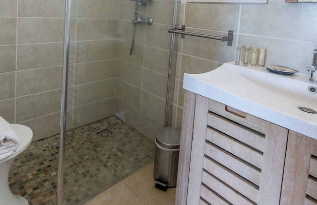 Swim Lodge Hotel Porto Vecchio - Photo 10