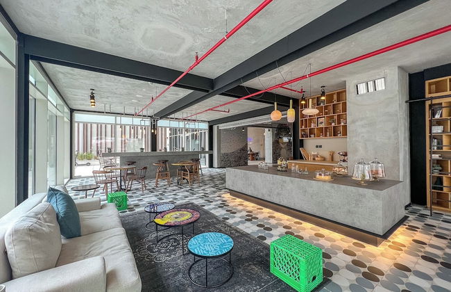 Cozy 2BD Work in Style Dubai Hills - Photo 3