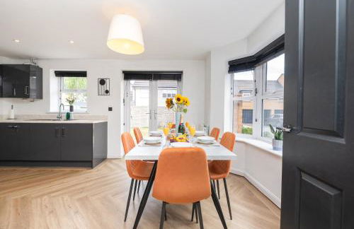 Large Modern Home, Free Parking, Families and Contractors Welcome - Foto 7