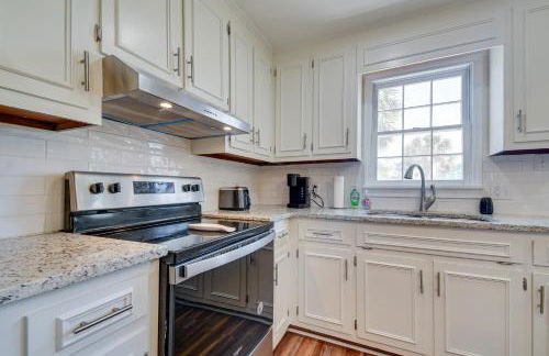 Walk to Water Coastal-Chic Home Near Myrtle Beach - Foto 10