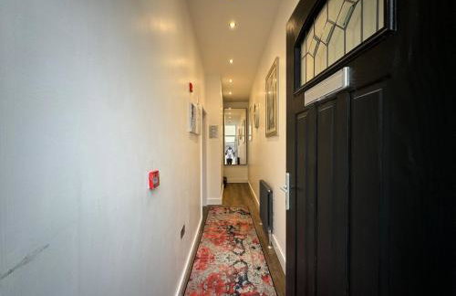 Luxury 6-Bed House - 6 En Suite- Jaquzzi Baths - Private Parking - Suitable for contractors - Foto 77