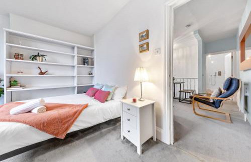 Lovely Split level 2 bedroom flat in NW London - Foto 34