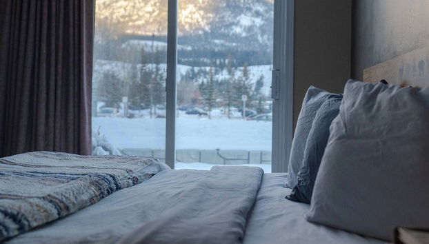 Mountain View Walk to all in Canmore Canada - Foto 2, Habitación