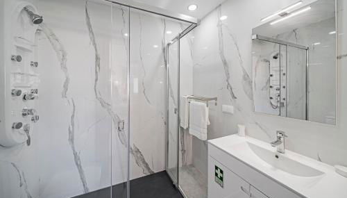 Alegria I, Overlooking the bay of Funchal - Foto 5, Shower