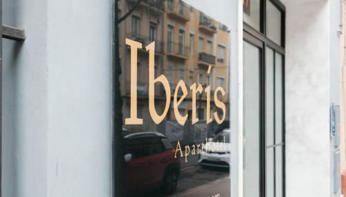 Chic & Comfortable Apartment, Private Terrace - Photo 5