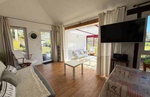 Maison de campagne lumineuse spacieuse dans impasse au calme a proximité d'un chateau deux vérandas grand jardin cabane pour vélos, pres Port en Bessin et Bayeux, proche plages du débarquement - Foto 12