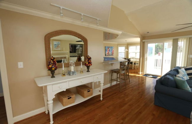 Coastal Escape w Pool Pool Table Walk to Beach - Foto 24