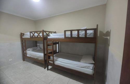 Casa para Famílias e Grupos com Ar-condicionado, Churrasqueira e estacionamento próximo em Praia Grande - Foto 29