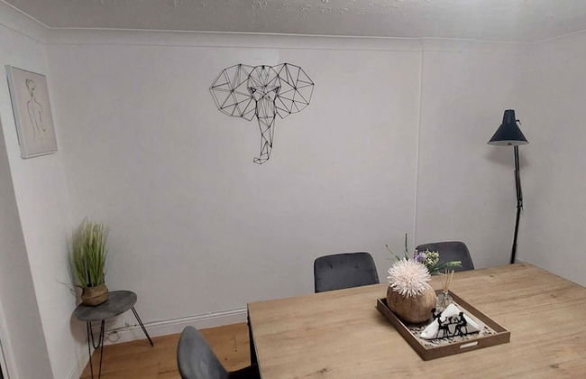 Luxury 5 Bedroom 2 BA House with Parking - Foto 14