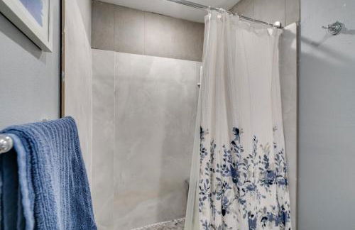 10 Mi to Lake Conroe Couples Retreat with Porch! - Photo 16