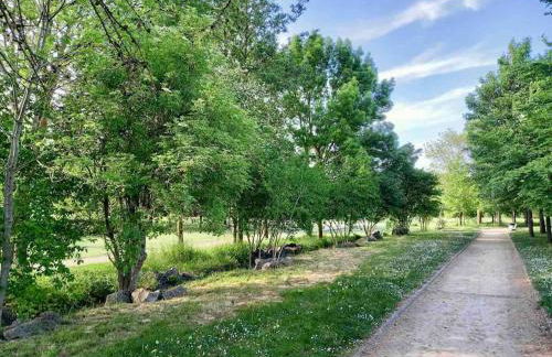 Le Domaine Réservé , parking et écrin de verdure - Foto 16