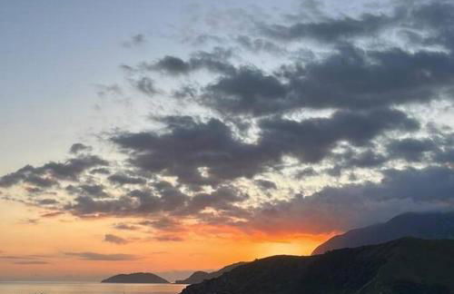 Refúgio dos sonhos - piscina de borda infinita e hidromassagem com vista - Foto 51