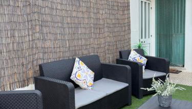 City Break-Quiet House with Private Patio - Foto 4