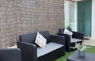 City Break-Quiet House with Private Patio - Foto 40