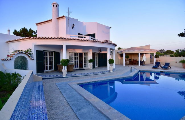 Villacasatulipa-sleeps4-garden-pool-bbq-ac - Foto 16