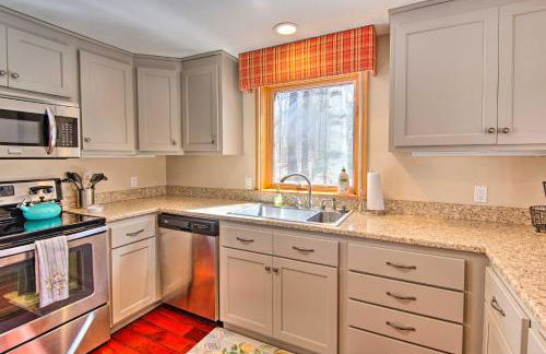 Wooded Waterfront Grantham Home Less Than 10 Mi to Ski! - Foto 9