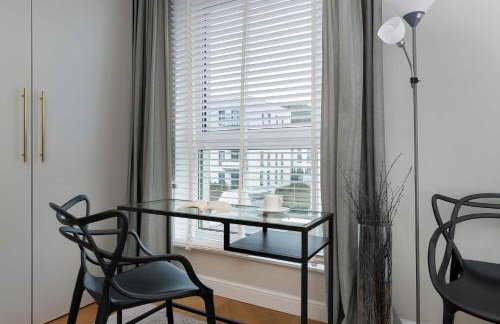 Elegant Apartment with Parking Space and Balcony by Noclegi Renters - Foto 3