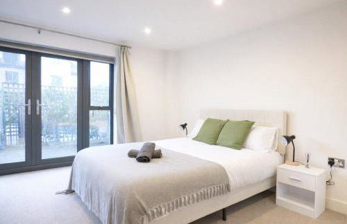 Stylish Garden Flat with Parking 20min to Central London - Foto 9