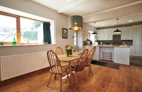 Brofallen - spacious holiday cottage with sea views and enclosed garden - Photo 28