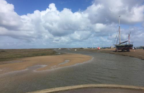 Chez Marguerite Shepherd's Hut with Private Sauna, Outside Bath - Photo 22