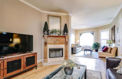 Old-World Classic Building Downtown - Photo 2