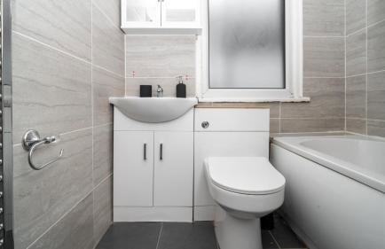 Large Contractor Dig with Pool Table - Foto 6