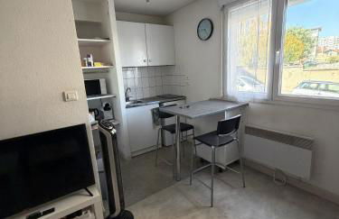 Studio 20m2 parking 4rue proudhon wifi rdcsureleve - Foto 15