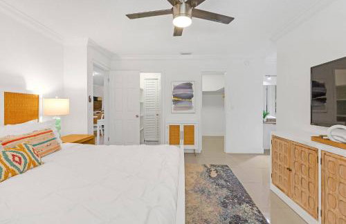 Boca Waterfront • Watch the Boats • Pool & Gym - Photo 20