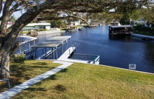 3 Bed, 2 Bath, Waterfront, Dock, Large Driveway - Foto 1