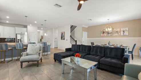 Spacious 8BR Home w Pool Cinema & Resort Access - Foto 2