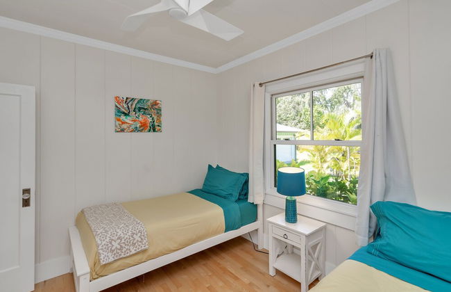 Gorgeous Renovated 1937 Plantation Style Beach House 50 Steps To The Center Of The Beach 5 Bedroom Home by RedAwning - Foto 7
