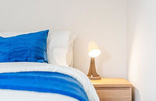 Modern 4-Bed, Parking, Pool Table, Sleeps 11 - Foto 19