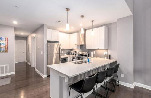 Soaring 2-Bedroom Parkside Loft Walkable to it All - Foto 3