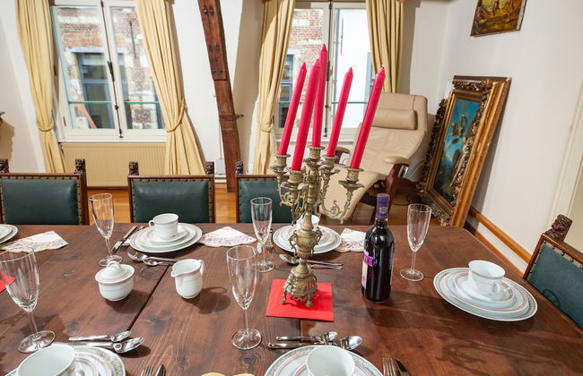 Unique Apartment In Historic Mansion - Photo 12