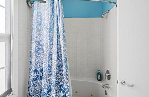 Chic Canton Home 3BR Rooftop Views - Photo 8