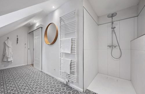 GUT KLETKAMP "Försterei" - Freistehendes Backsteinhaus mit 4 Schlafzimmern ruhig am Waldrand gelegen I Kamin I Garten & Terrasse I 15 Min zur Ostsee I 3 Bäder I Küche I Parkplatz I WLAN - Foto 13