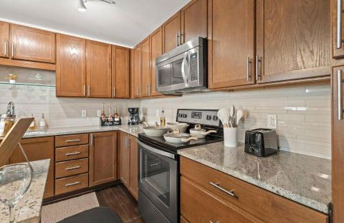 Beautiful Apt in Downtown w/Pool | Indoor Parking - Foto 13